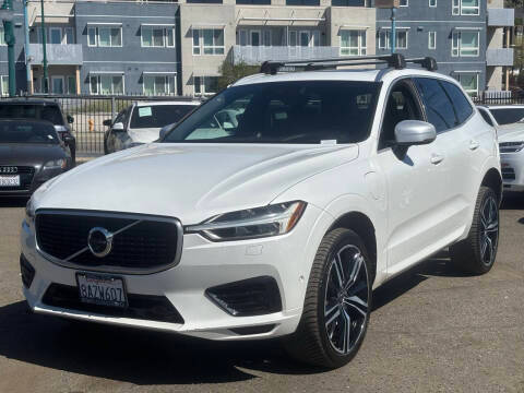 2018 Volvo XC60 R-Design AWD photo