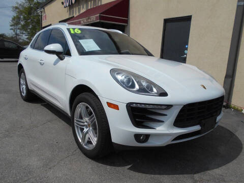 2016 Porsche Macan S AWD photo