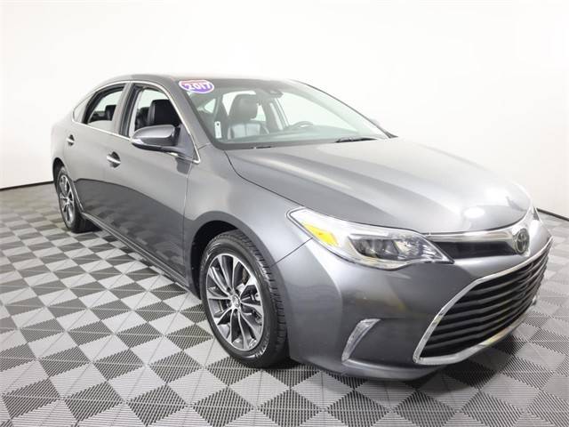 2017 Toyota Avalon XLE FWD photo