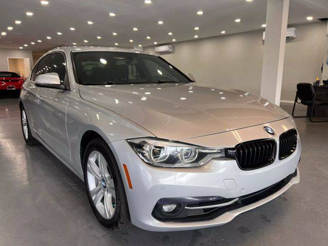 2018 BMW 3 Series 330i RWD photo