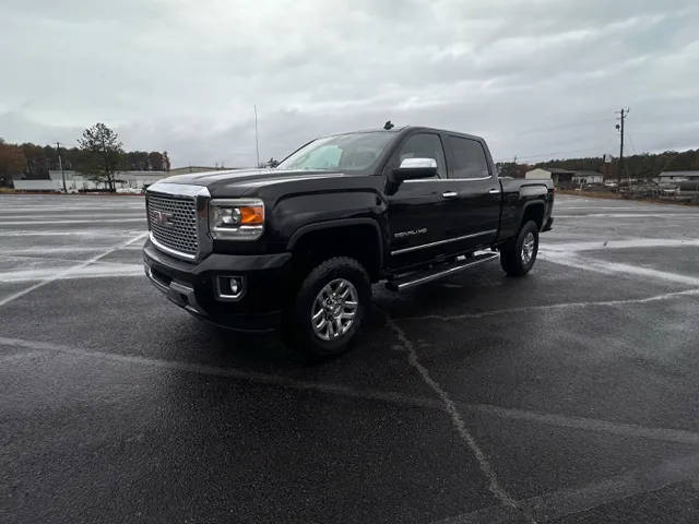 2015 GMC Sierra 2500HD Denali 4WD photo