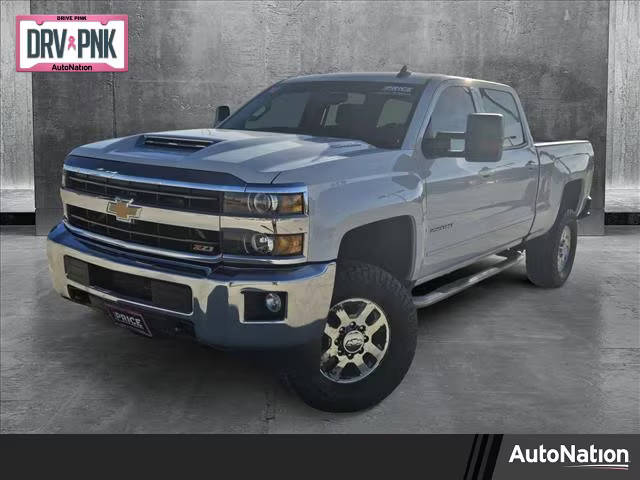 2018 Chevrolet Silverado 2500HD LT 4WD photo