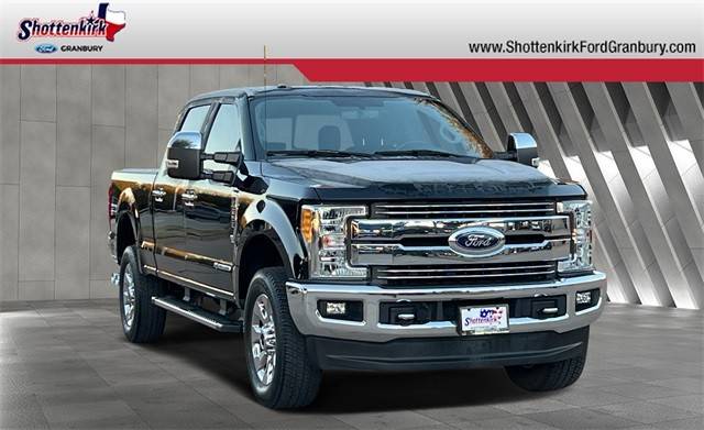 2017 Ford F-250 Super Duty Lariat 4WD photo