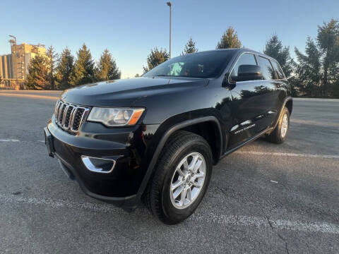2018 Jeep Grand Cherokee Laredo E 4WD photo