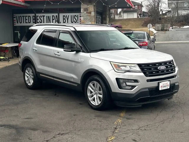 2017 Ford Explorer XLT 4WD photo