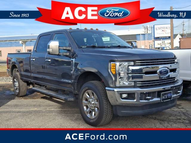 2017 Ford F-350 Super Duty Lariat 4WD photo