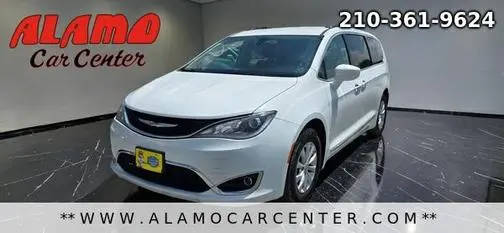 2017 Chrysler Pacifica Minivan Touring-L FWD photo
