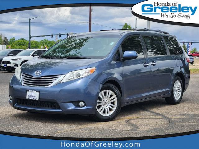 2015 Toyota Sienna XLE FWD photo