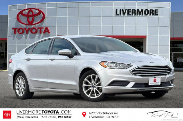 2017 Ford Fusion SE FWD photo