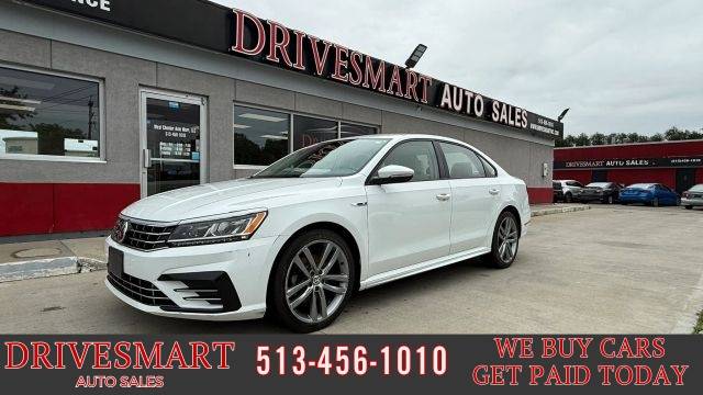 2018 Volkswagen Passat R-Line FWD photo