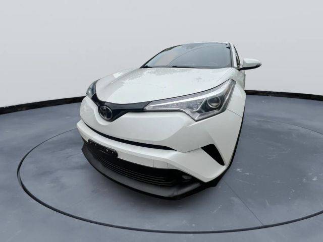 2018 Toyota C-HR XLE Premium FWD photo