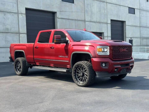 2018 GMC Sierra 2500HD Denali 4WD photo