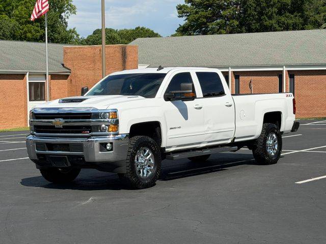 2018 Chevrolet Silverado 3500HD LT 4WD photo