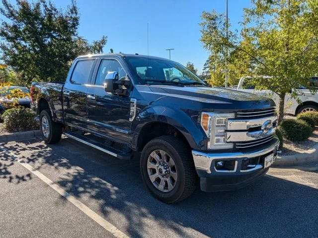 2017 Ford F-250 Super Duty Lariat 4WD photo