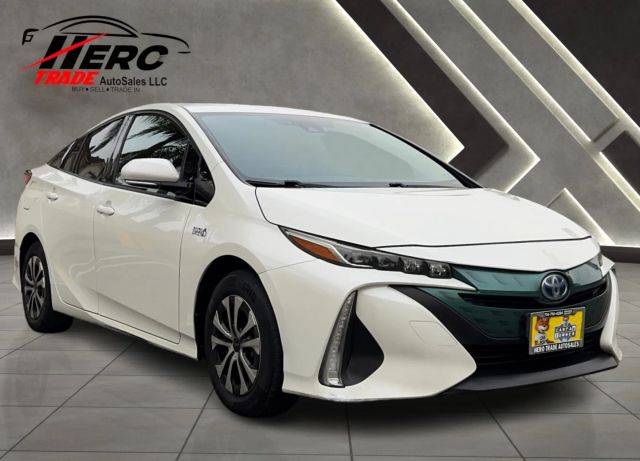 2017 Toyota Prius Prime Plus FWD photo