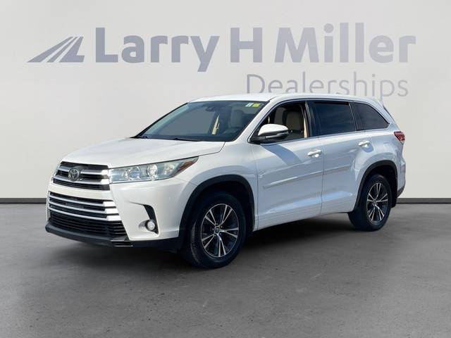 2017 Toyota Highlander LE Plus FWD photo