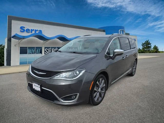 2018 Chrysler Pacifica Minivan Limited FWD photo