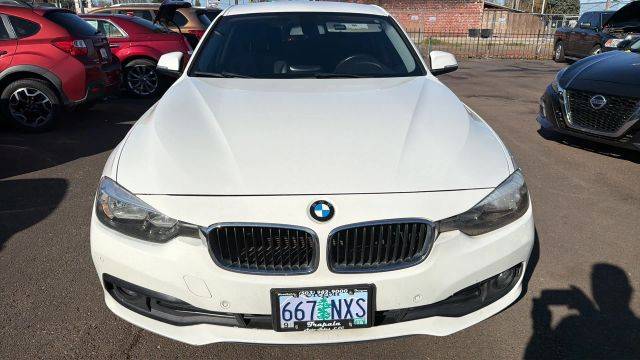 2017 BMW 3 Series 320i RWD photo