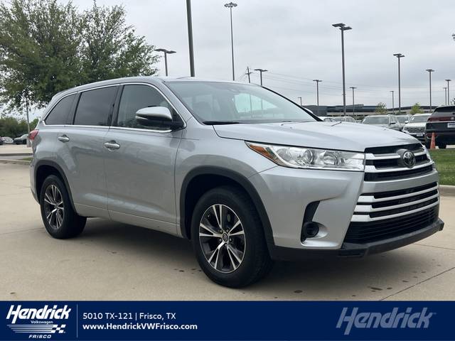 2017 Toyota Highlander LE FWD photo