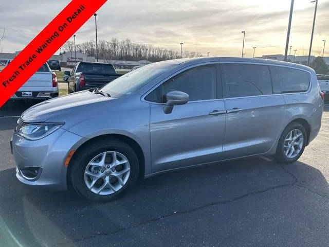 2018 Chrysler Pacifica Minivan Touring Plus FWD photo