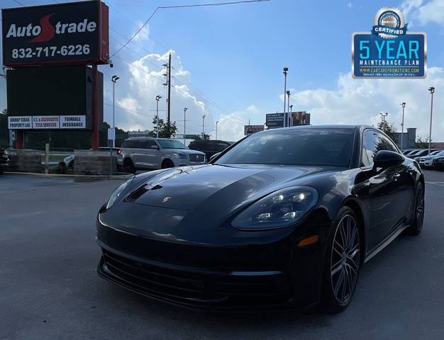 2018 Porsche Panamera  RWD photo