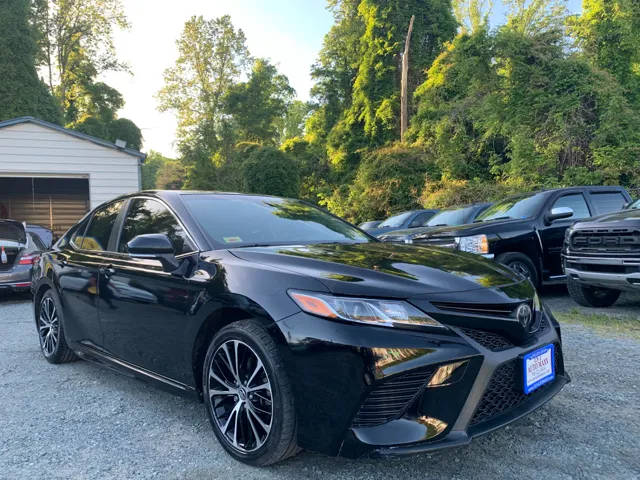 2018 Toyota Camry SE FWD photo