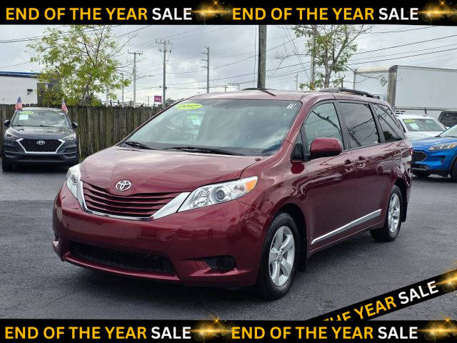 2017 Toyota Sienna LE FWD photo