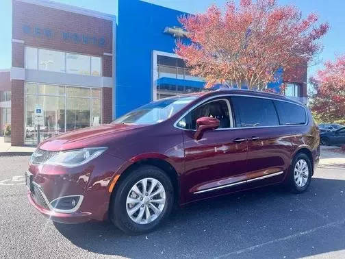 2018 Chrysler Pacifica Minivan Touring L Plus FWD photo