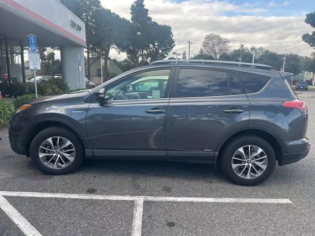 2018 Toyota RAV4 Hybrid XLE AWD photo