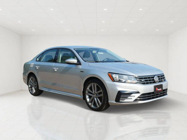 2018 Volkswagen Passat R-Line FWD photo
