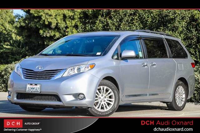 2017 Toyota Sienna XLE FWD photo