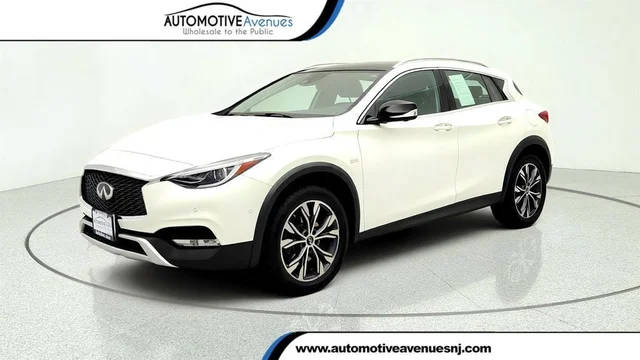 2018 Infiniti QX30 Premium AWD photo
