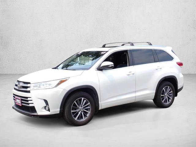 2017 Toyota Highlander XLE AWD photo
