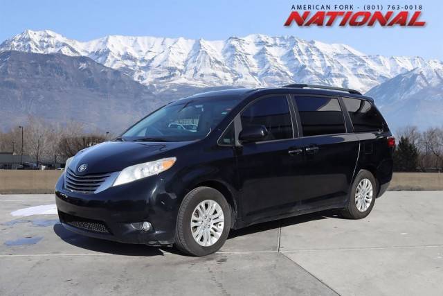 2017 Toyota Sienna XLE FWD photo