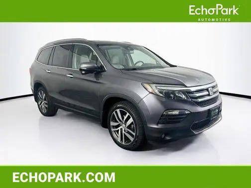 2017 Honda Pilot Touring AWD photo