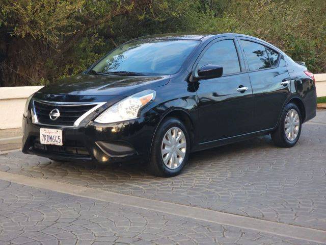 2015 Nissan Versa SV FWD photo