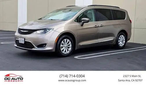 2017 Chrysler Pacifica Minivan Touring-L FWD photo