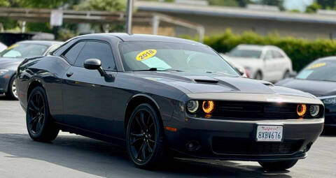 2018 Dodge Challenger SXT Plus RWD photo