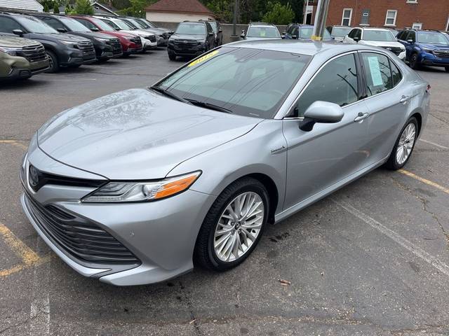 2018 Toyota Camry Hybrid XLE FWD photo