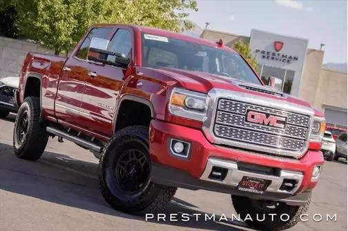 2018 GMC Sierra 2500HD Denali 4WD photo