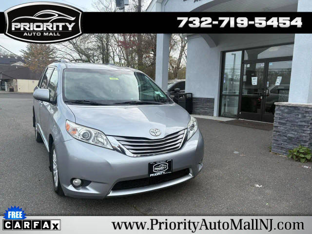 2017 Toyota Sienna XLE FWD photo