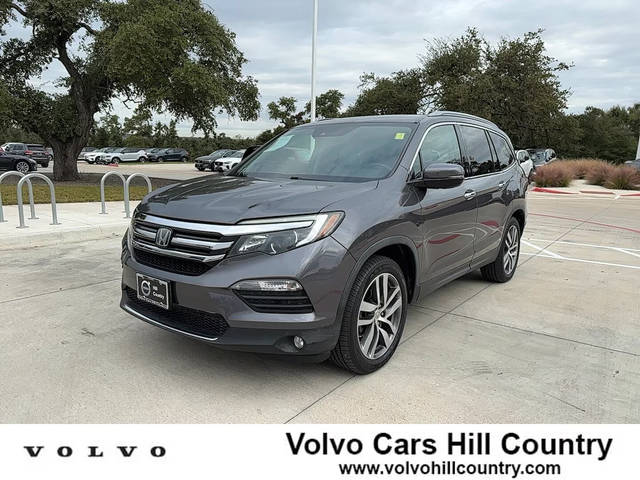 2017 Honda Pilot Touring FWD photo