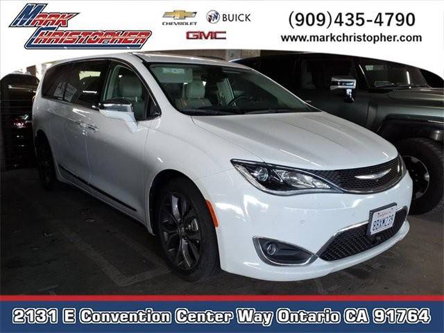 2018 Chrysler Pacifica Minivan Limited FWD photo