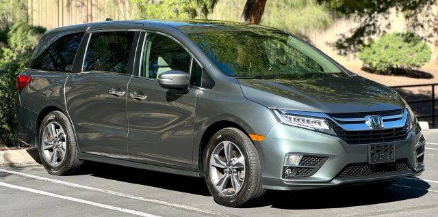 2018 Honda Odyssey Touring FWD photo