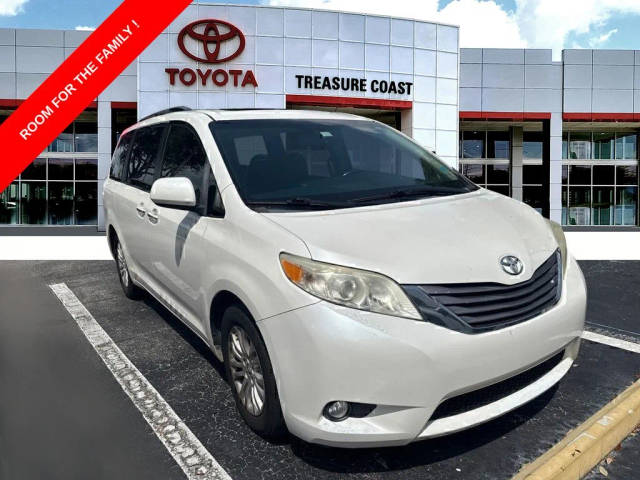 2017 Toyota Sienna XLE FWD photo