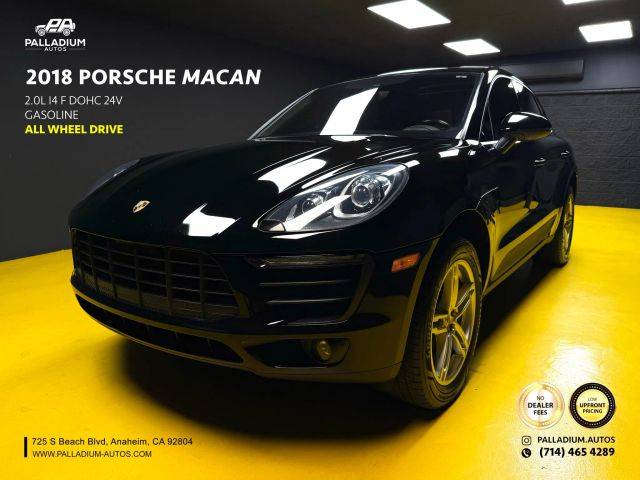 2018 Porsche Macan  AWD photo