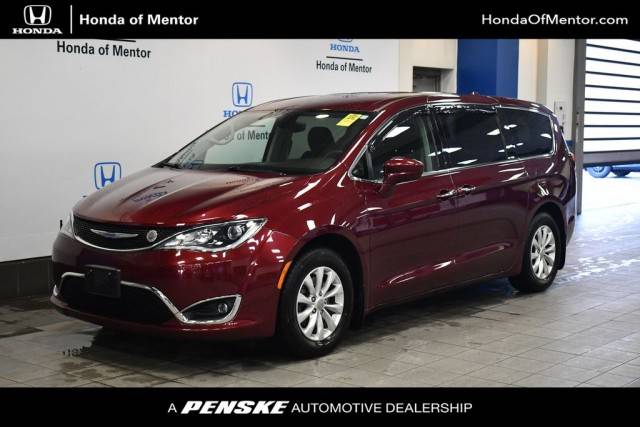2018 Chrysler Pacifica Minivan Touring Plus FWD photo