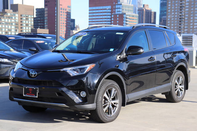 2018 Toyota RAV4 XLE AWD photo