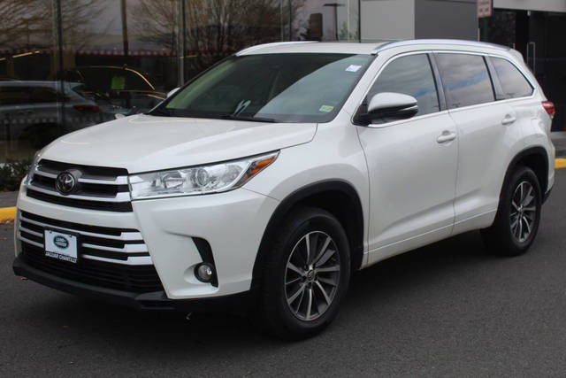 2017 Toyota Highlander XLE FWD photo