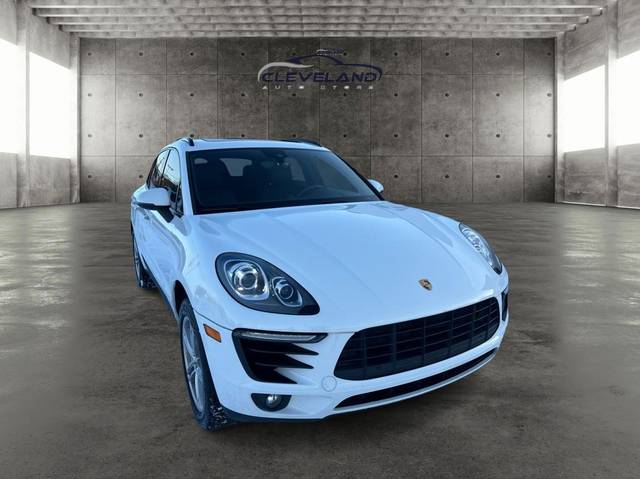 2018 Porsche Macan  AWD photo